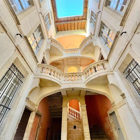 Au Coeur Du Centre Historique - Immeuble Classe - Terrasse - Climatise Nîmes Exterior foto